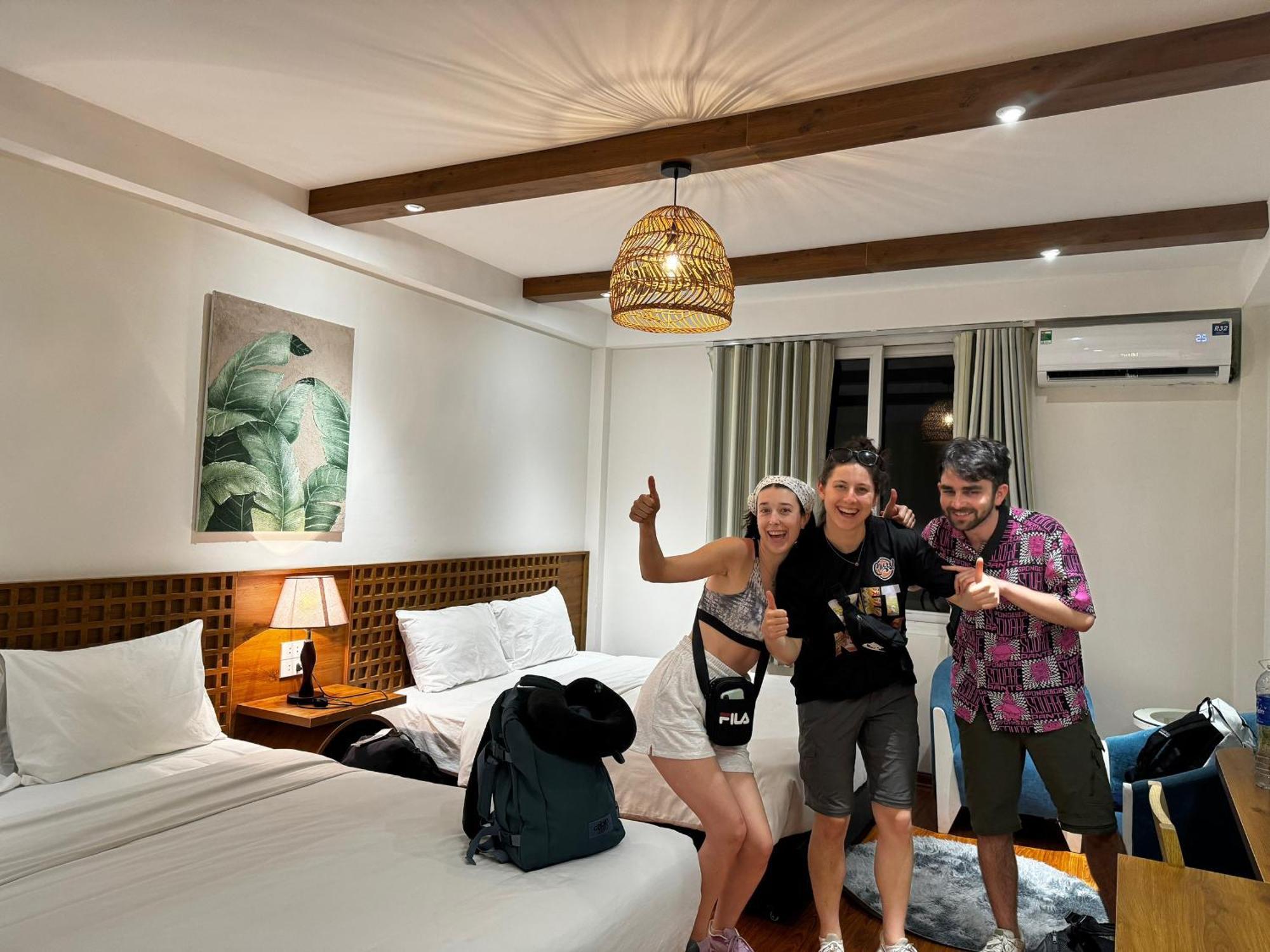 Cheers Hostel Hanoi Exterior photo